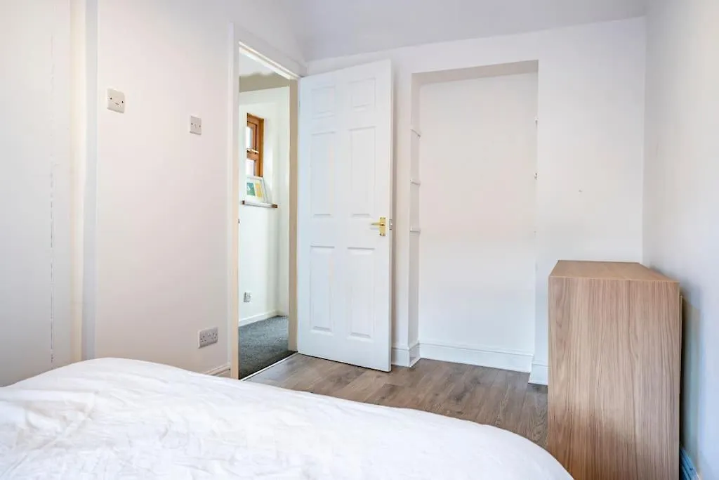 Modern 3 Bedroom House Close To Ferry And City Centre Belfast United Kingdom