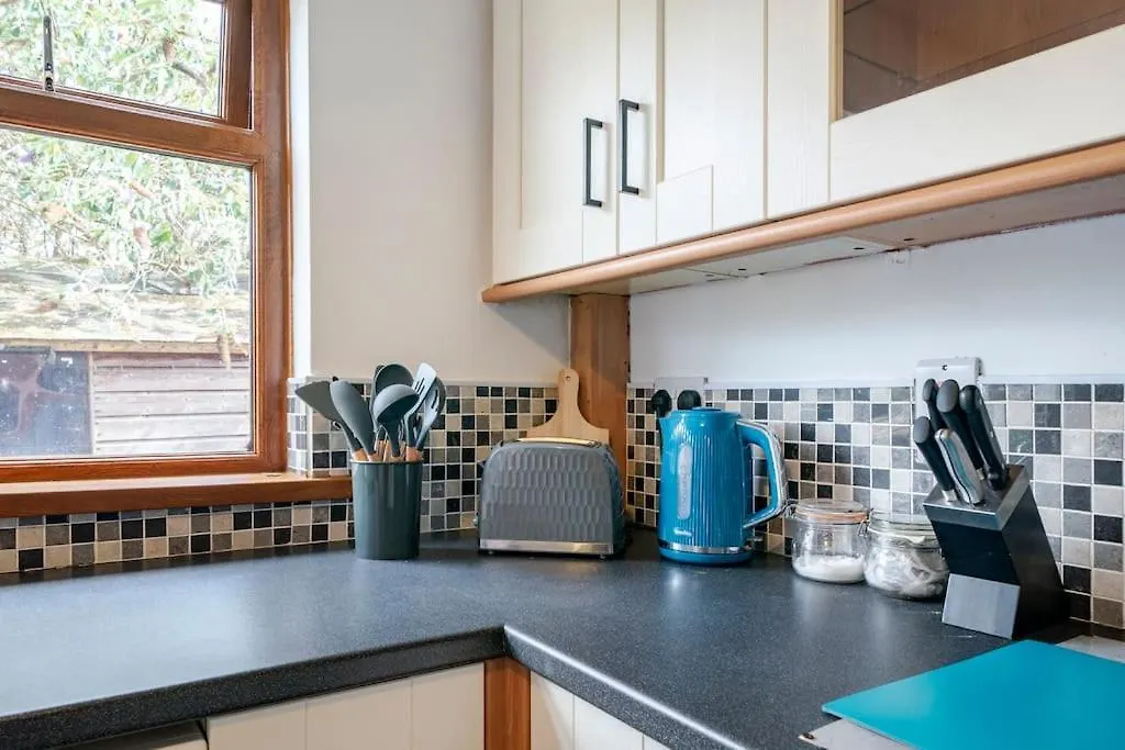Modern 3 Bedroom House Close To Ferry And City Centre Belfast