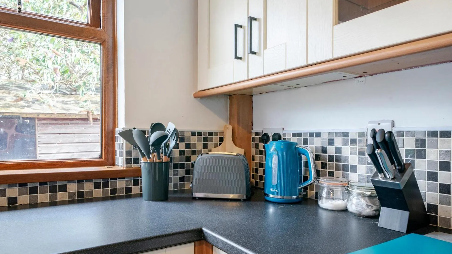 Modern 3 Bedroom House Close To Ferry And City Centre Belfast Holiday home