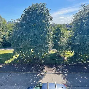 Lovely 2 Bedroom House Overlooking Park, Free Parking Belfast