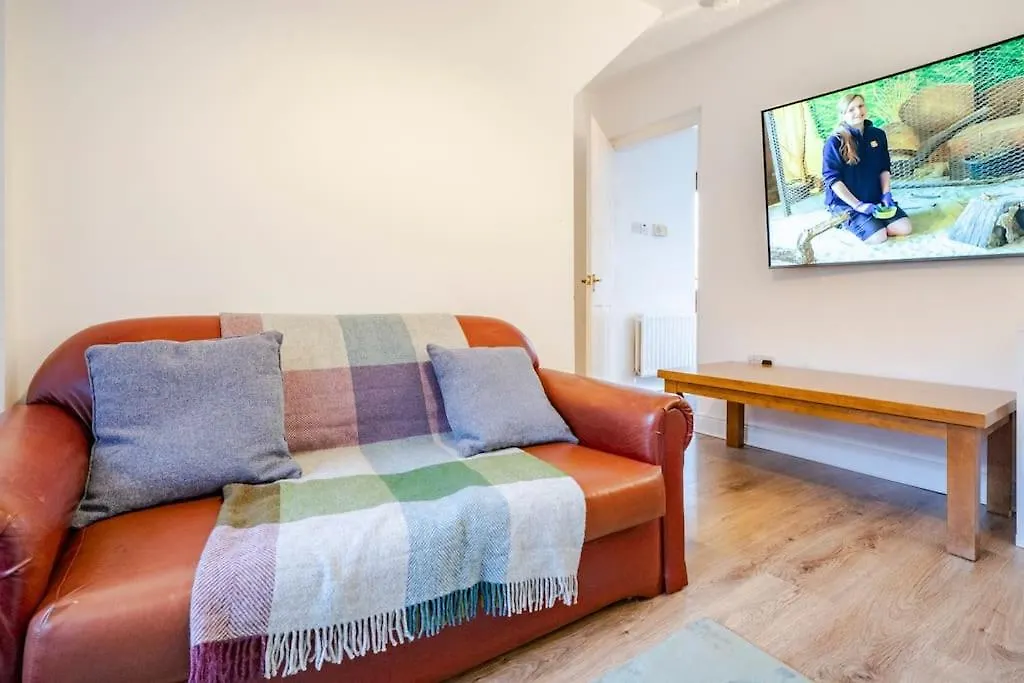 Modern 3 Bedroom House Close To Ferry And City Centre Belfast Holiday home