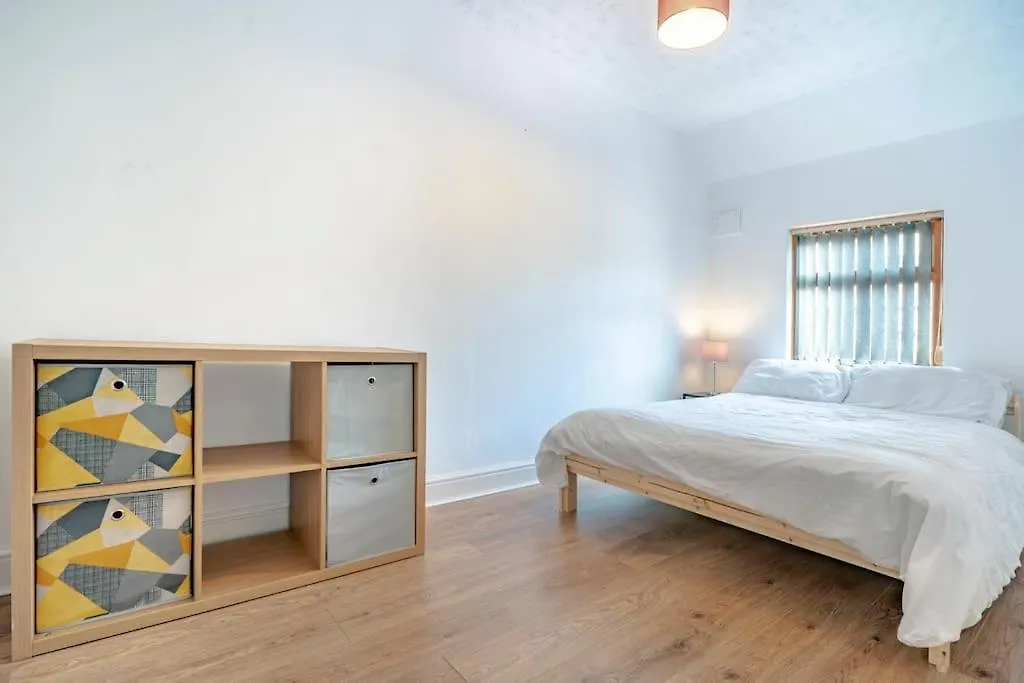 Holiday home Modern 3 Bedroom House Close To Ferry And City Centre Belfast