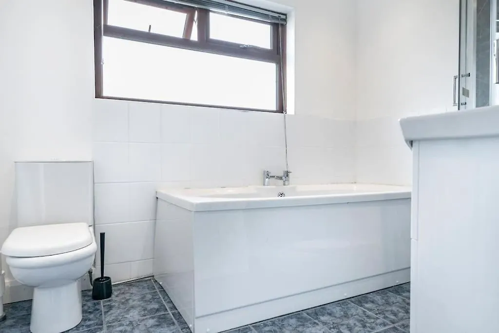 Modern 3 Bedroom House Close To Ferry And City Centre Belfast 0*,