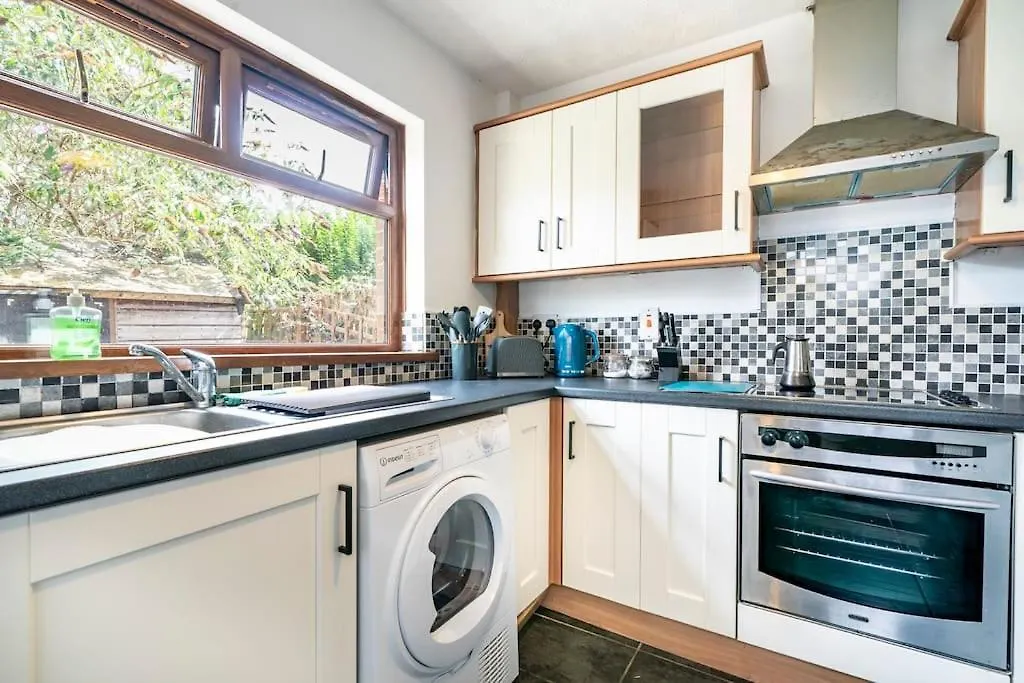 Modern 3 Bedroom House Close To Ferry And City Centre Belfast 0*,