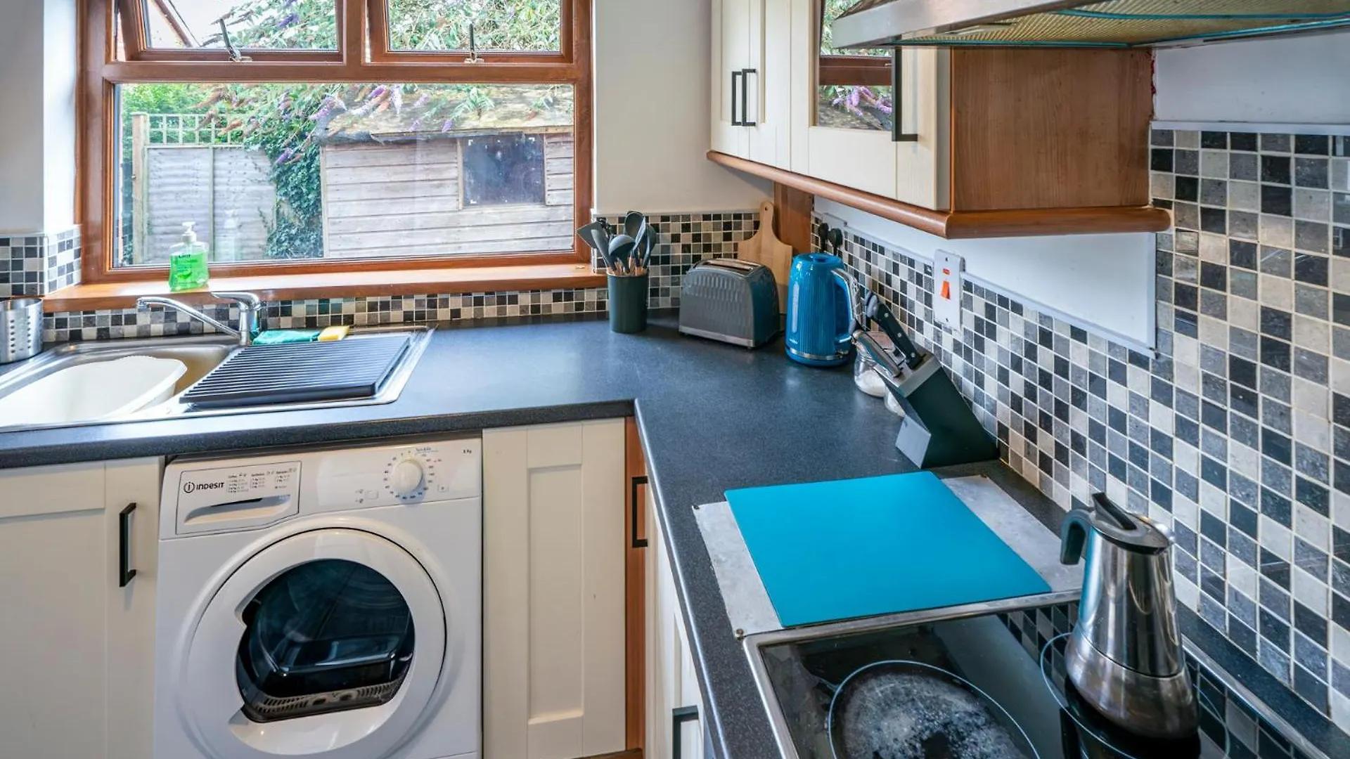 Modern 3 Bedroom House Close To Ferry And City Centre Belfast United Kingdom