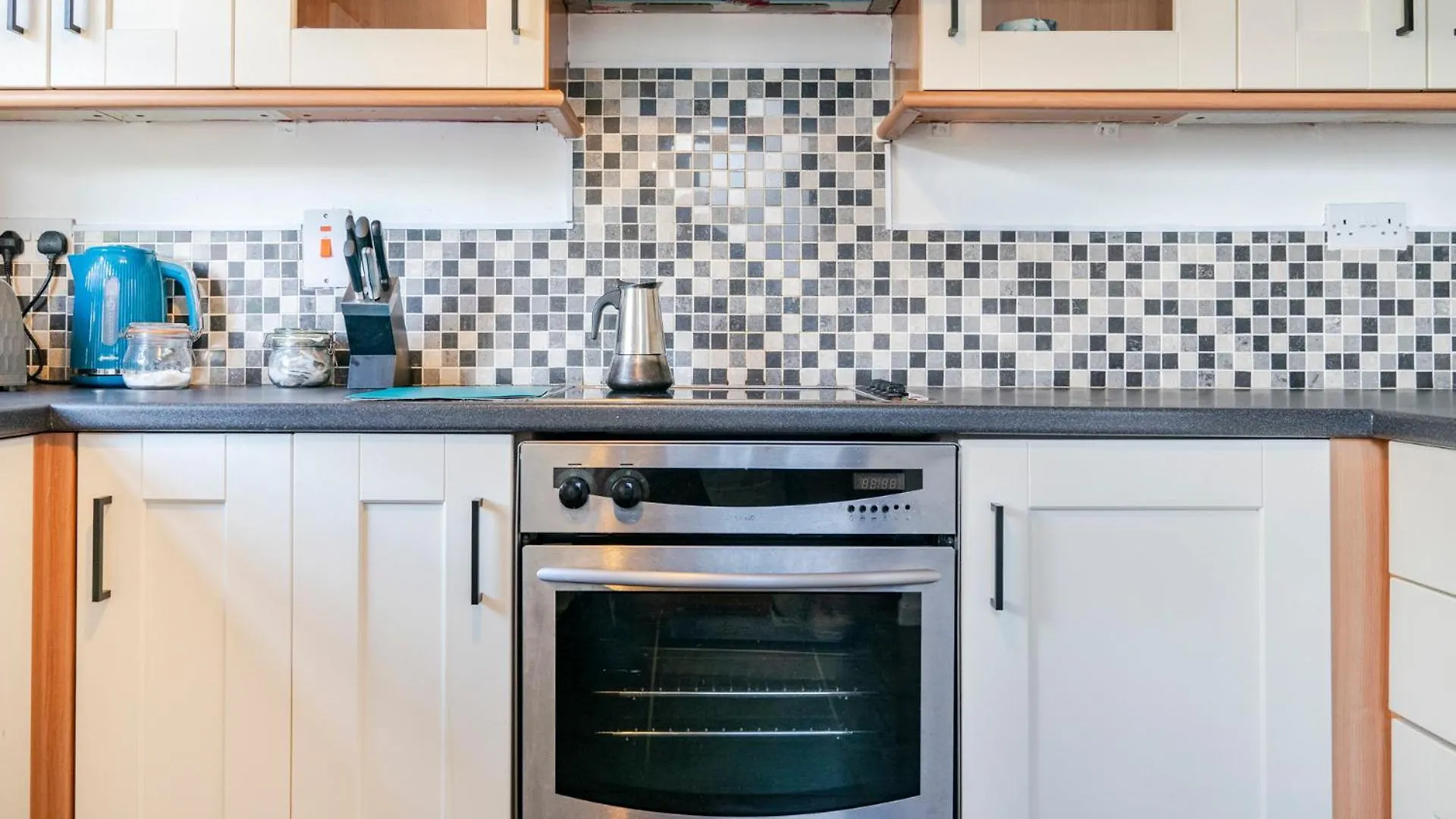 Modern 3 Bedroom House Close To Ferry And City Centre Belfast Holiday home