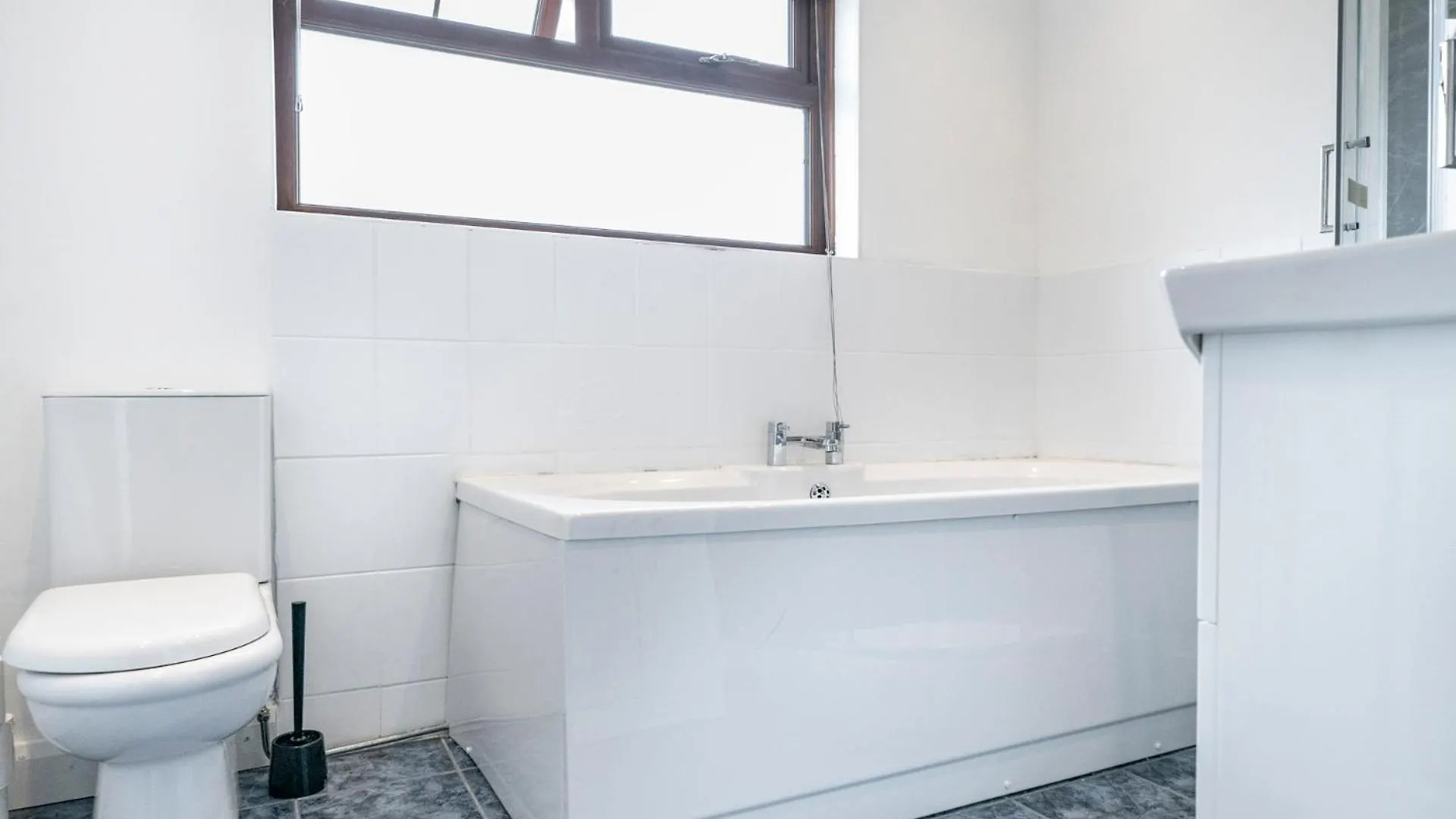 Modern 3 Bedroom House Close To Ferry And City Centre Belfast Holiday home