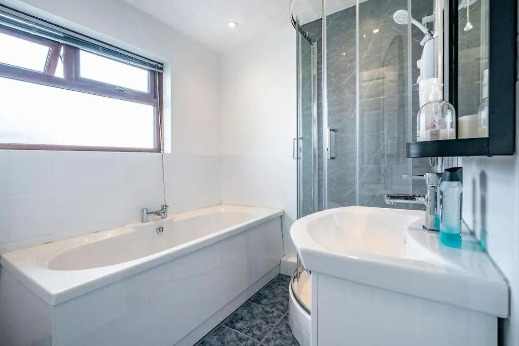 Дом отдыха Modern 3 Bedroom House Close To Ferry And City Centre Белфаст