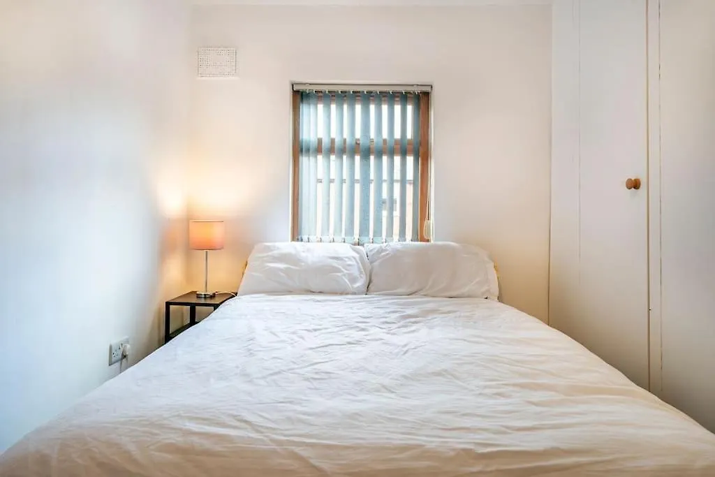 Modern 3 Bedroom House Close To Ferry And City Centre Белфаст 0*,